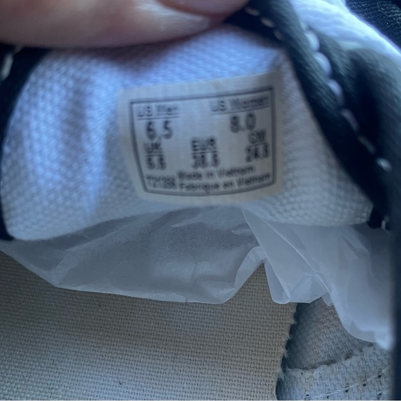 Vans Black Low-Top Canvas Sneakers with White Laces - Picture 5 of 5